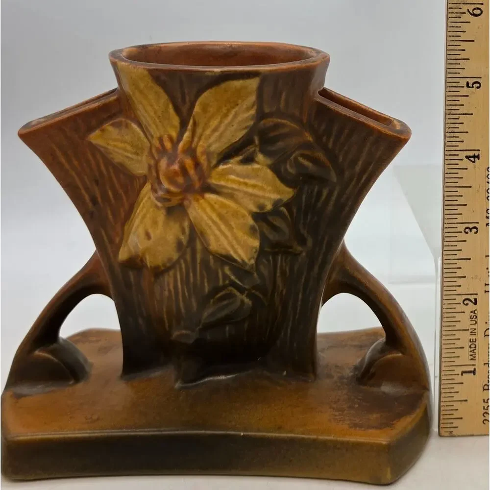 ROSEVILLE POTTERY CLEMATIS BROWN FLOWER VASE #192-5